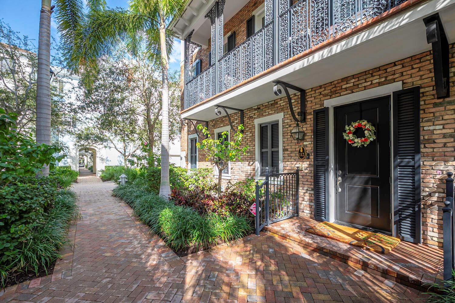 112 S Cannery Row Cir