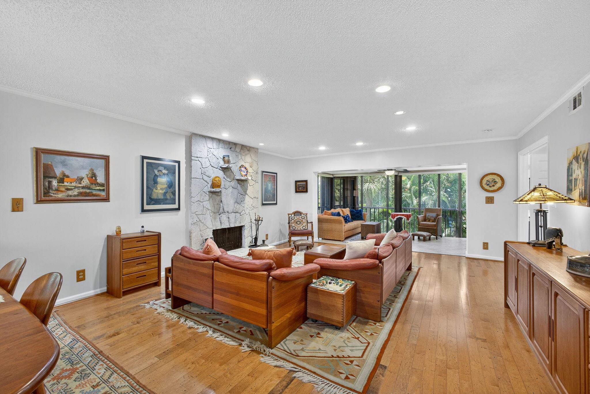 704 Clubhouse Cir Jupiter, FL 33477