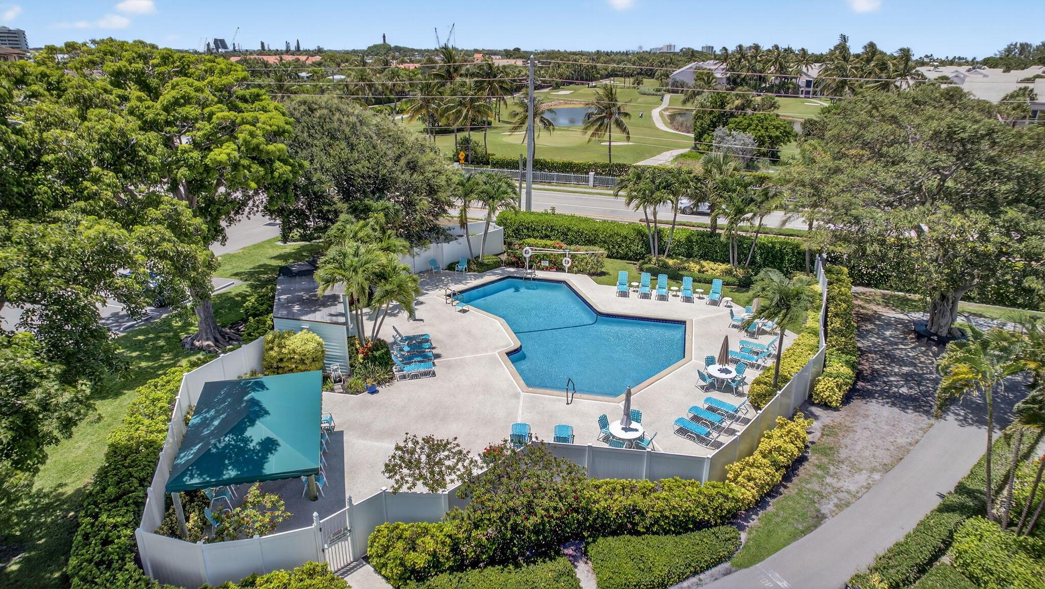 704 Clubhouse Cir Jupiter, FL 33477