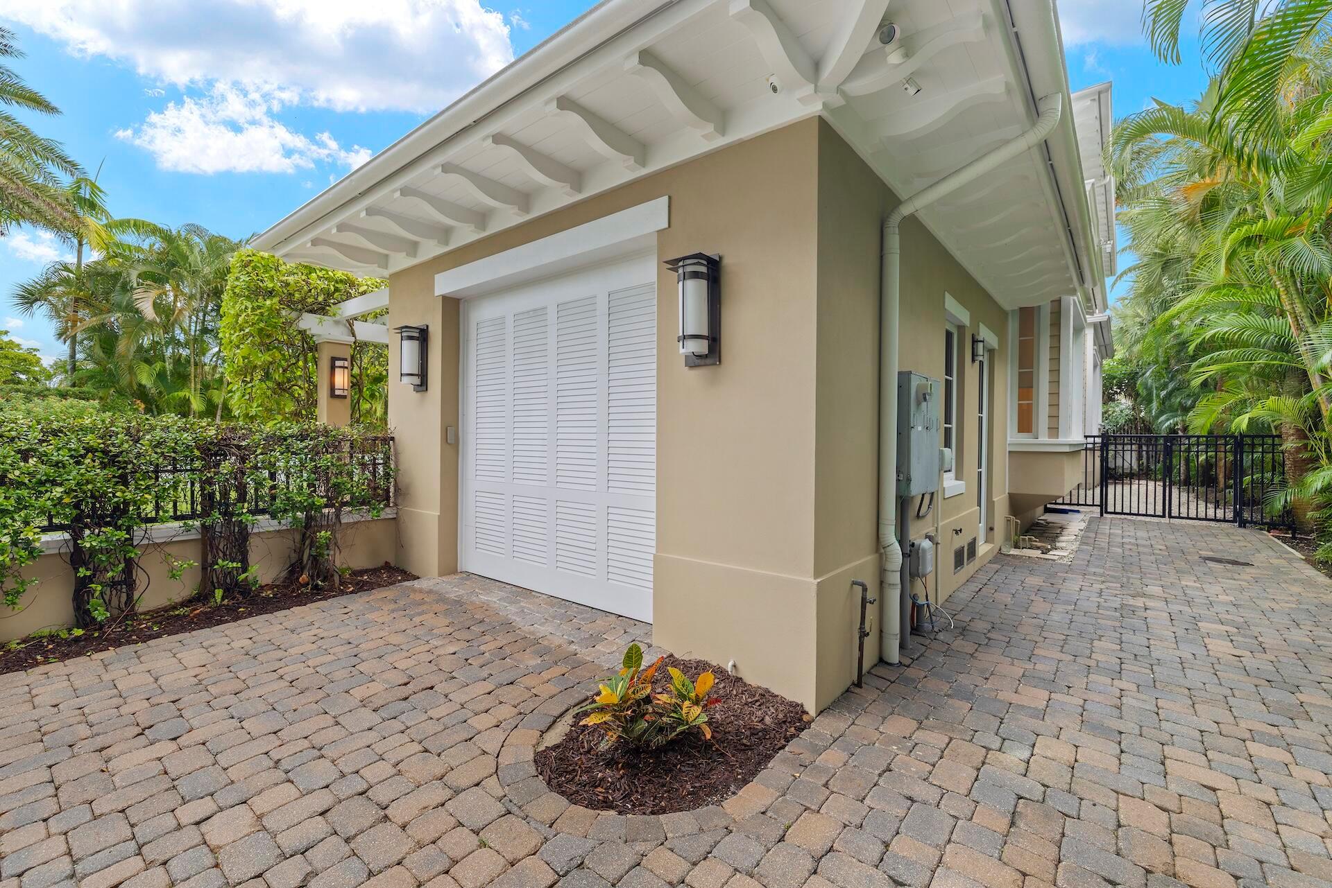 8 Osprey Dr Ocean Ridge, FL 33435