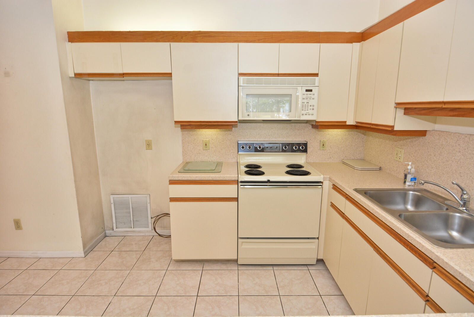 2544 SE Tropical East Cir Port St Lucie, FL 34952