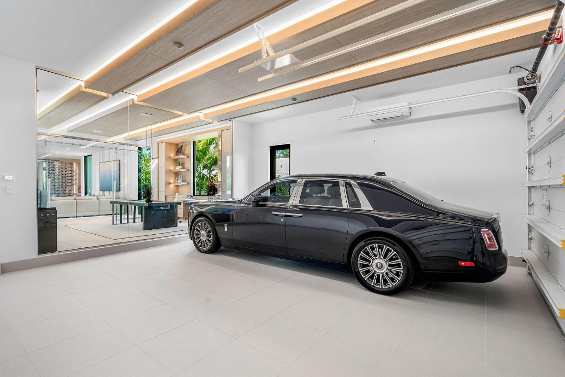 481 Thatch Palm Boca Raton, FL 33432