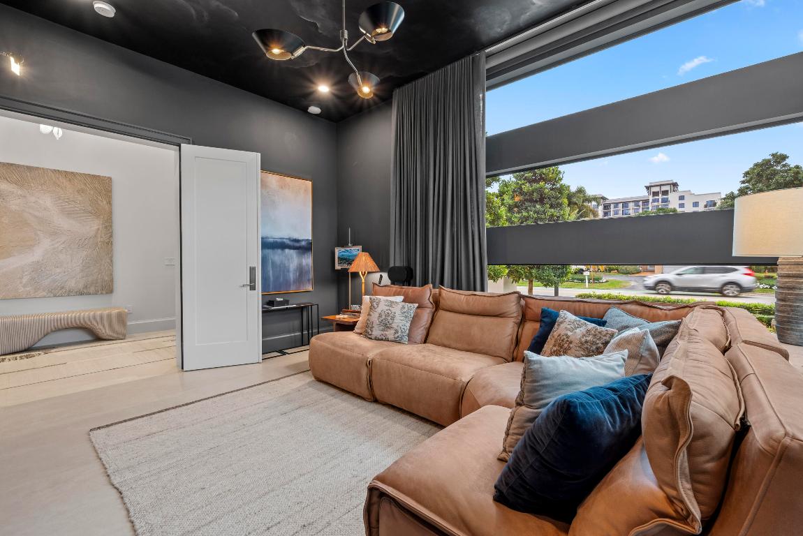 401 NE 2nd Boca Raton, FL 33432