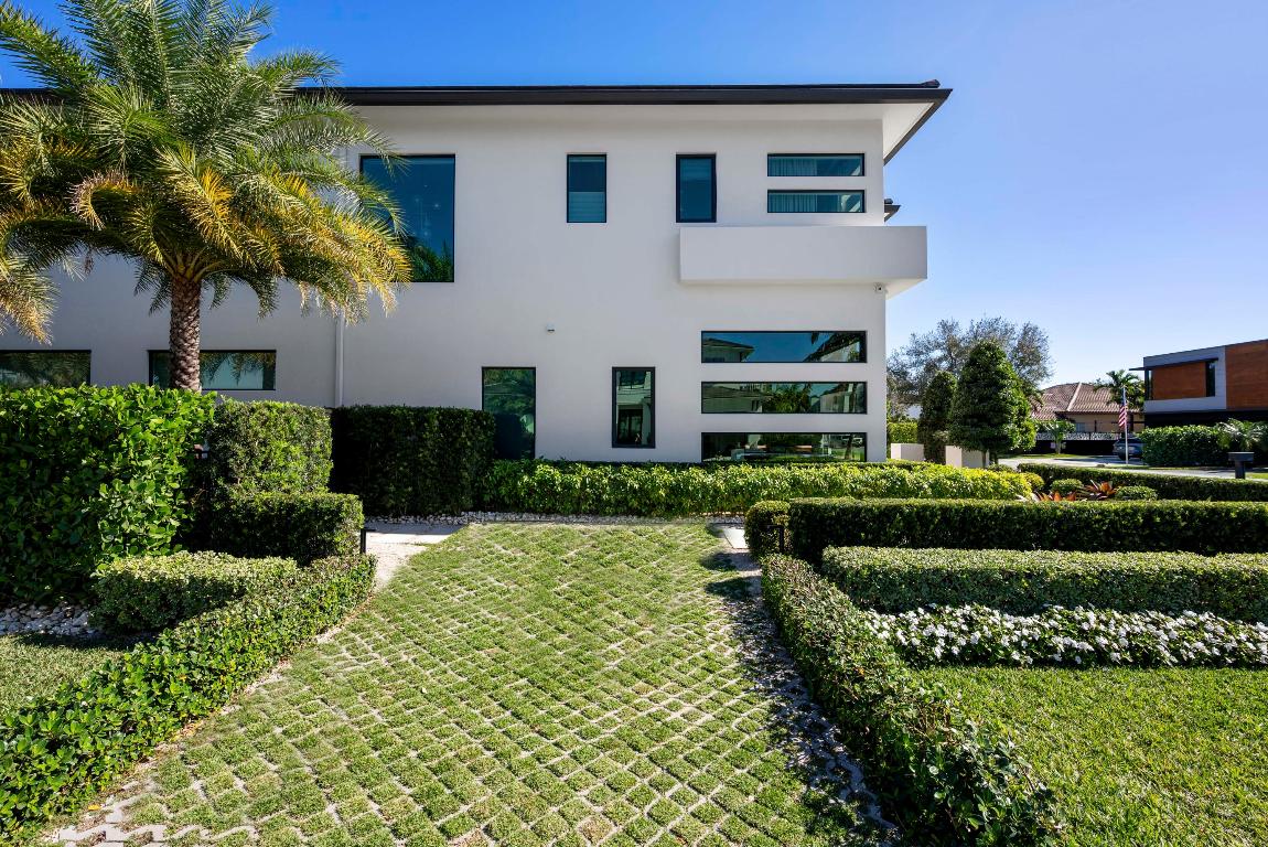 401 NE 2nd Boca Raton, FL 33432