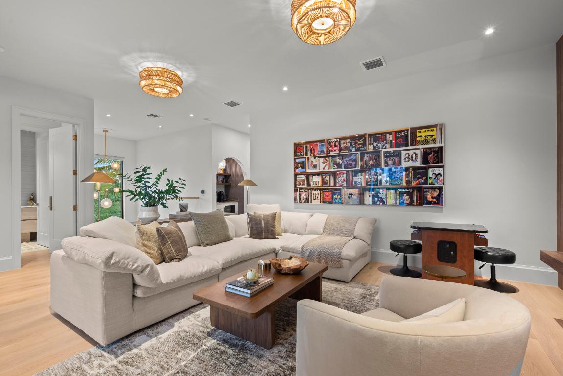 401 NE 2nd Boca Raton, FL 33432