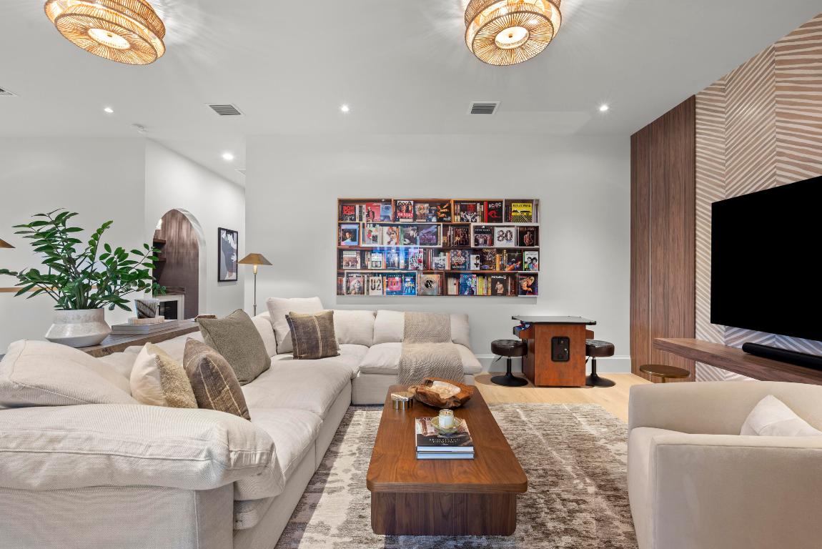 401 NE 2nd Boca Raton, FL 33432