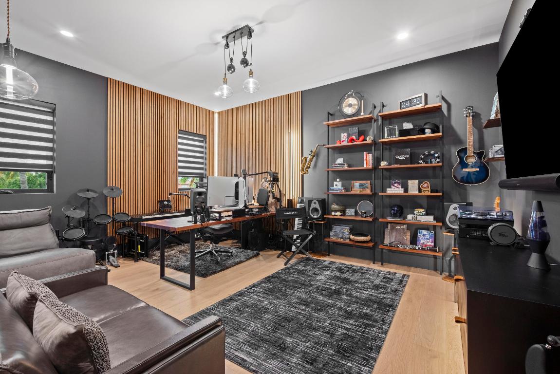 401 NE 2nd Boca Raton, FL 33432