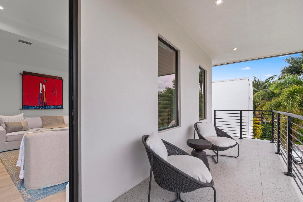 401 NE 2nd Boca Raton, FL 33432