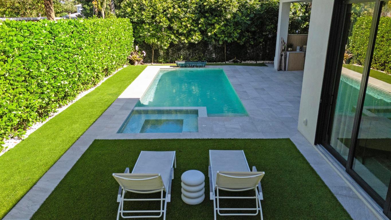 401 NE 2nd Boca Raton, FL 33432