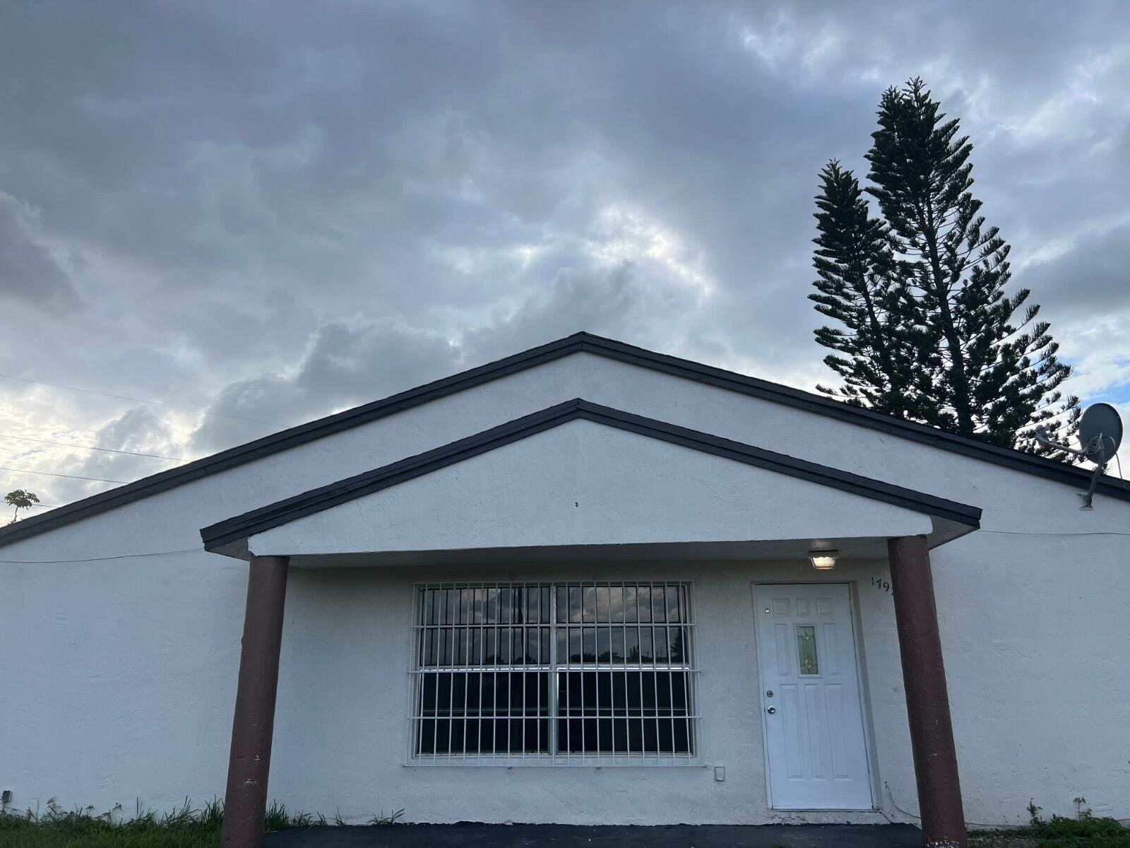 17922 NW 40th #17922