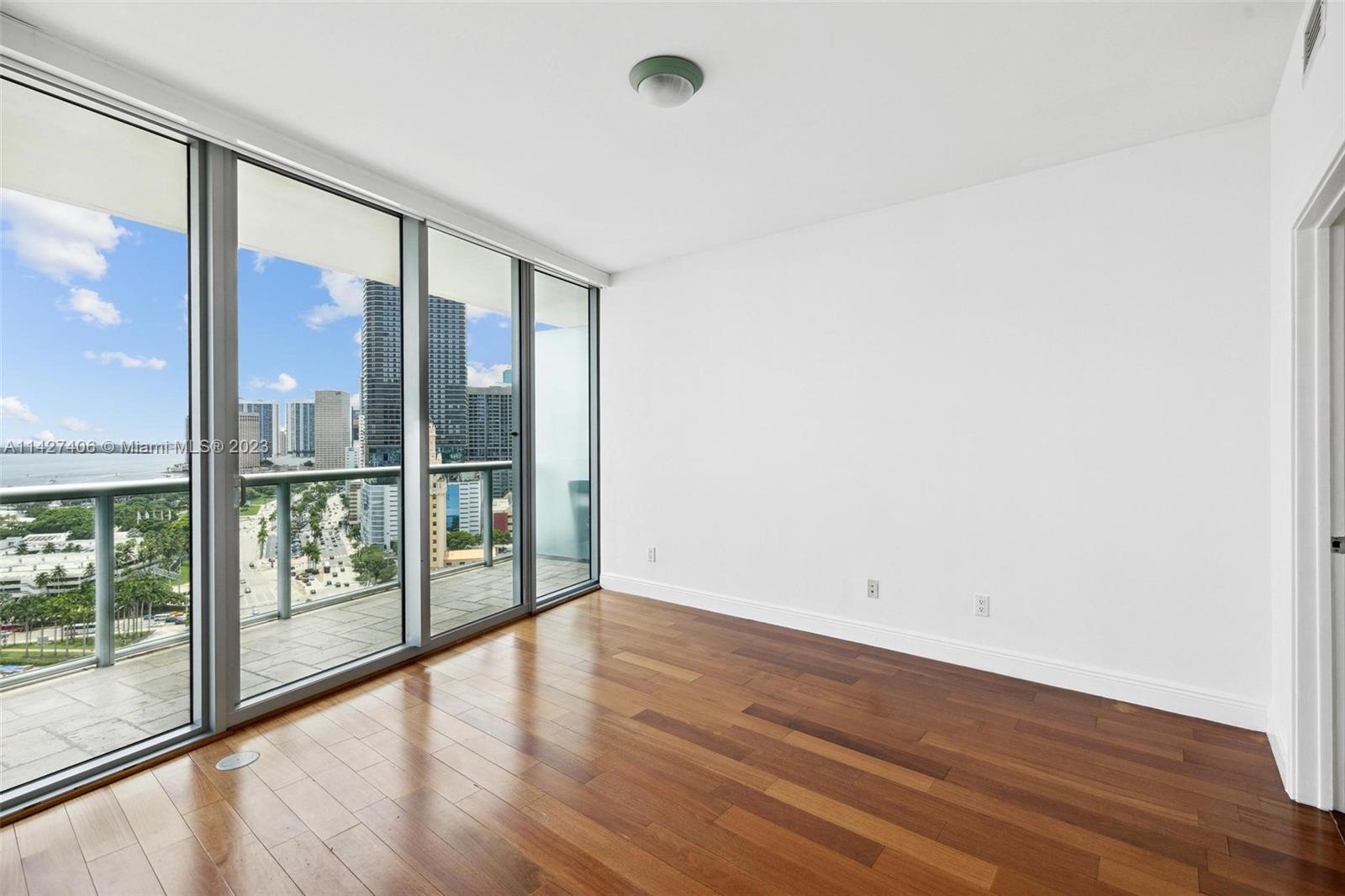 888 Biscayne Blvd #2208 Miami, FL 33132