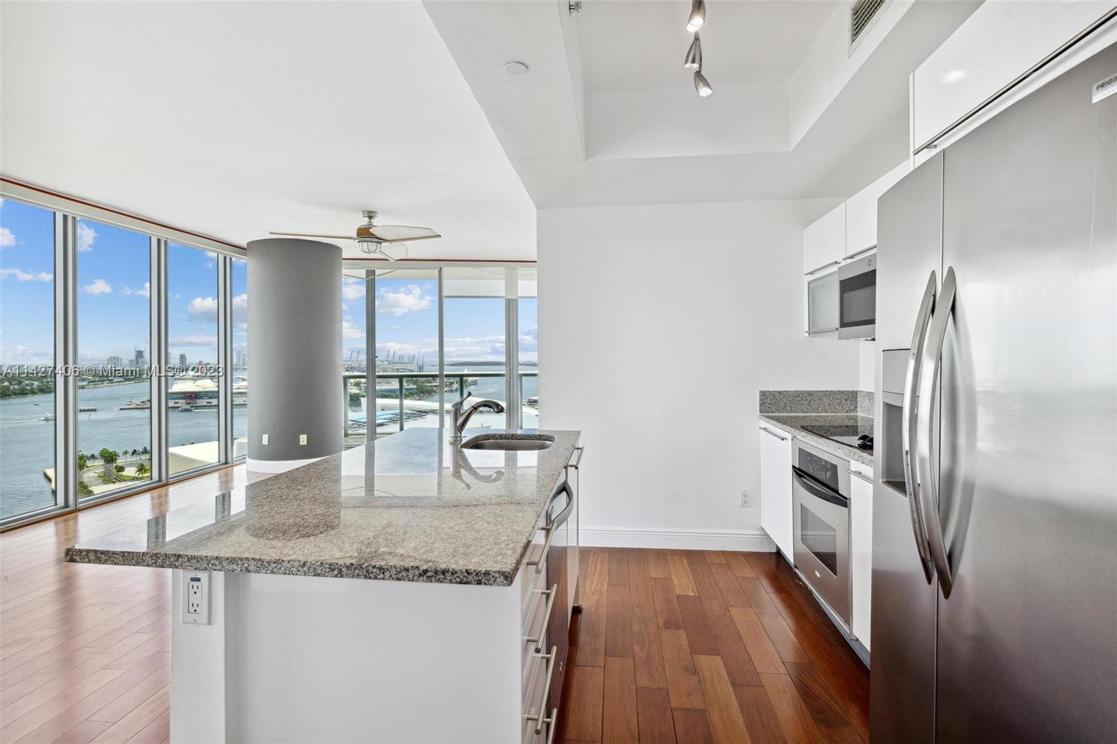 888 Biscayne Blvd #2208 Miami, FL 33132