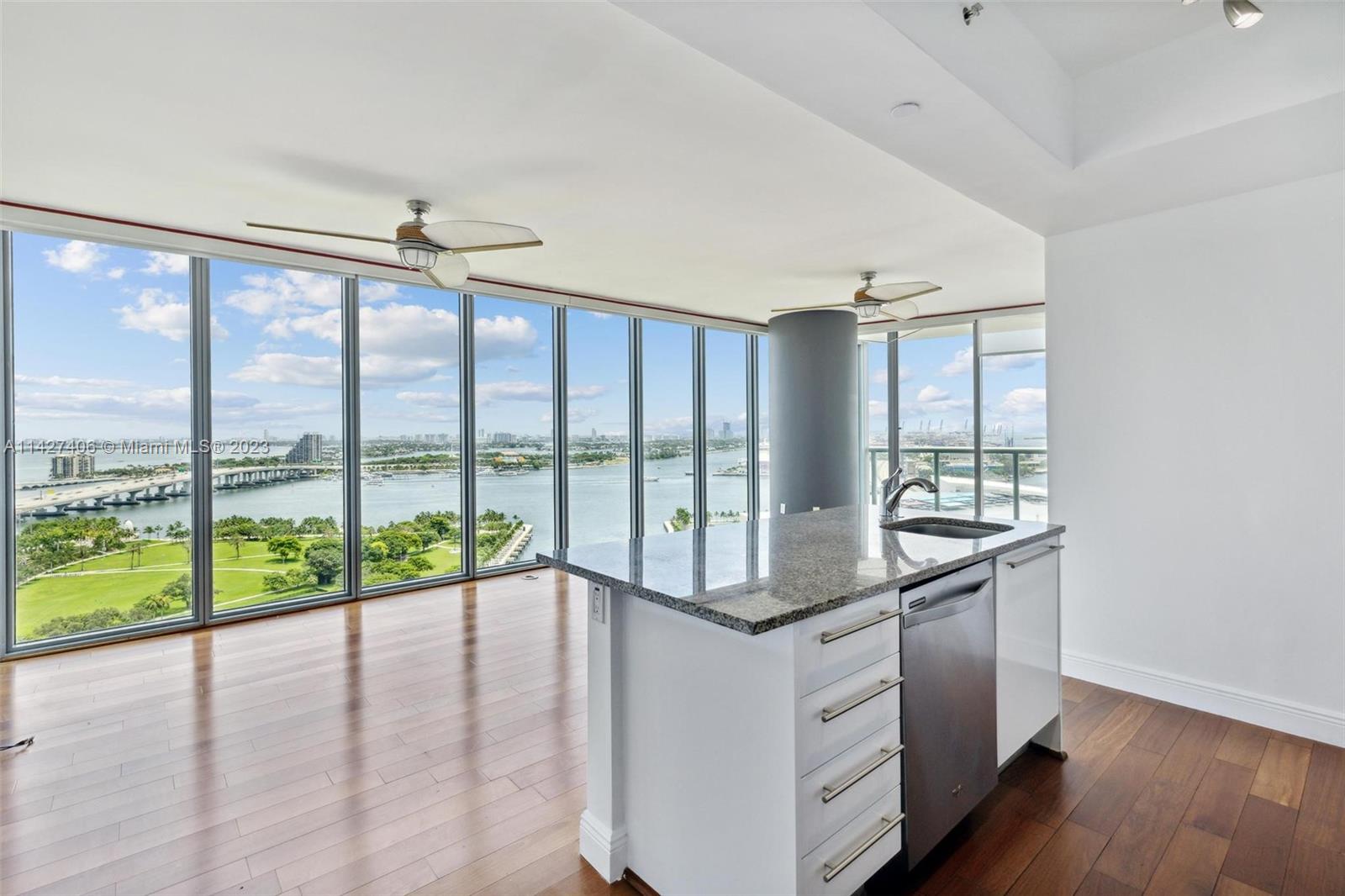 888 Biscayne Blvd #2208 Miami, FL 33132