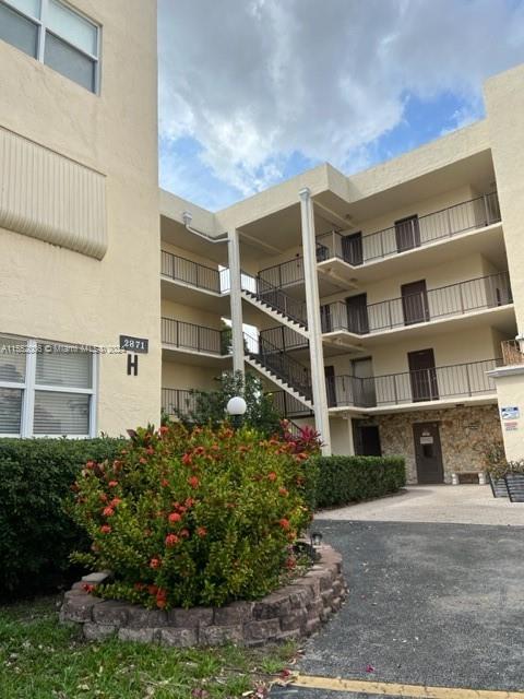 2871 Somerset Dr #218