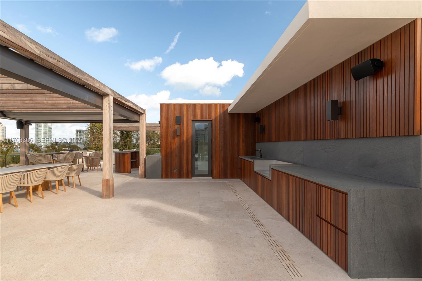 1006 Links Dr Miami Beach, FL 33109