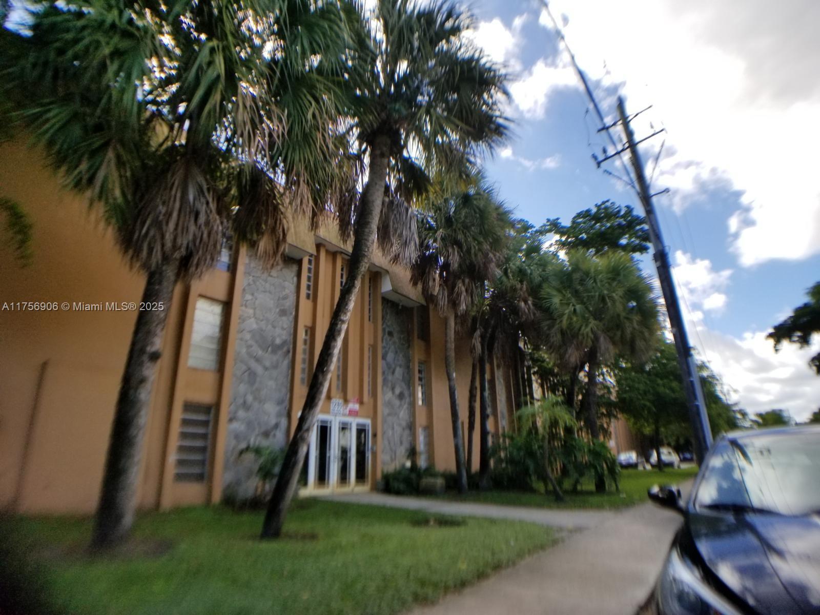1280 W 54th St #B310