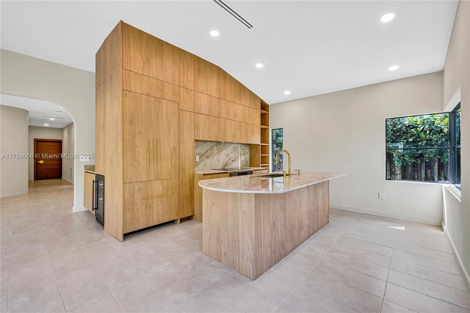 1323 Cleveland Rd Miami Beach, FL 33141