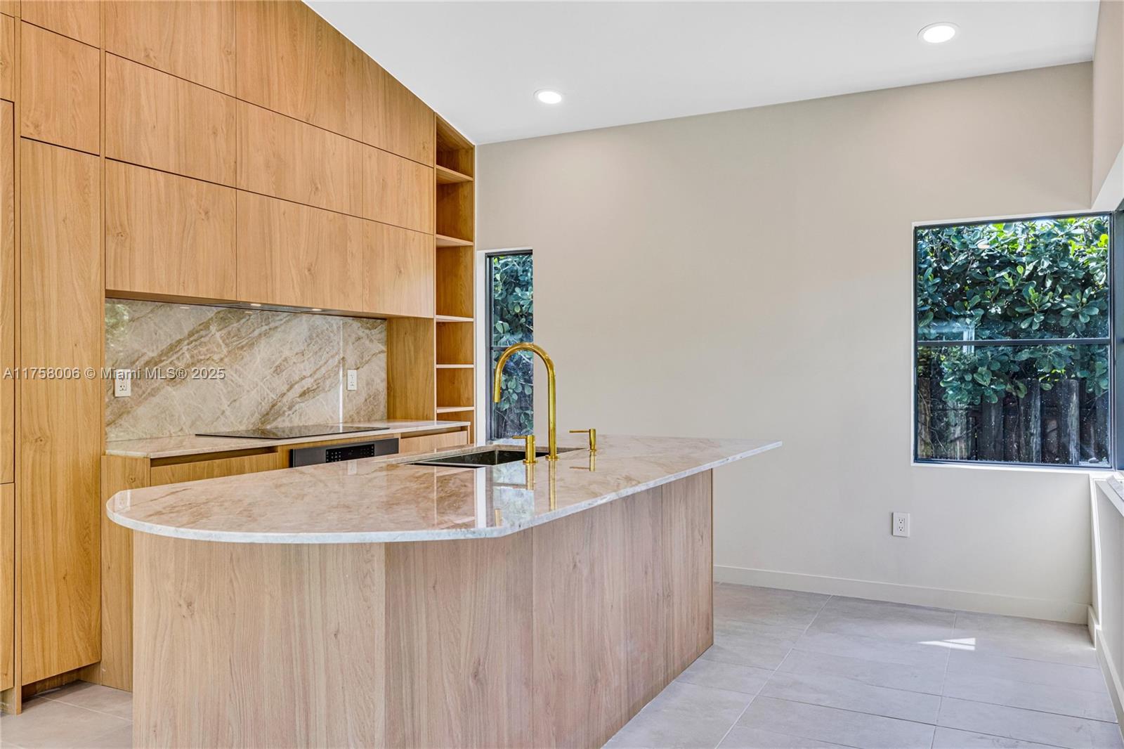 1323 Cleveland Rd Miami Beach, FL 33141