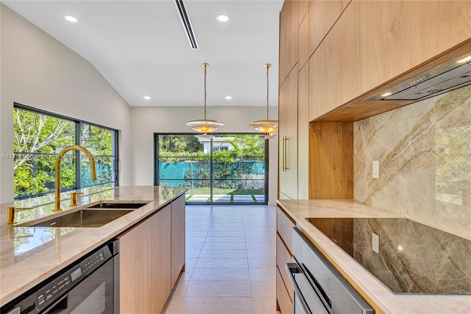 1323 Cleveland Rd Miami Beach, FL 33141