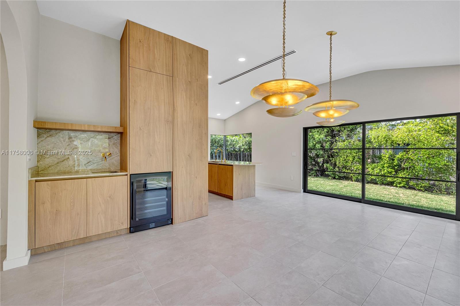 1323 Cleveland Rd Miami Beach, FL 33141