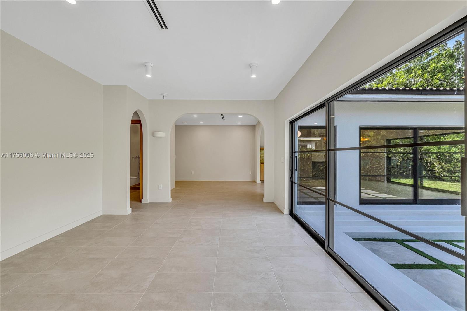 1323 Cleveland Rd Miami Beach, FL 33141