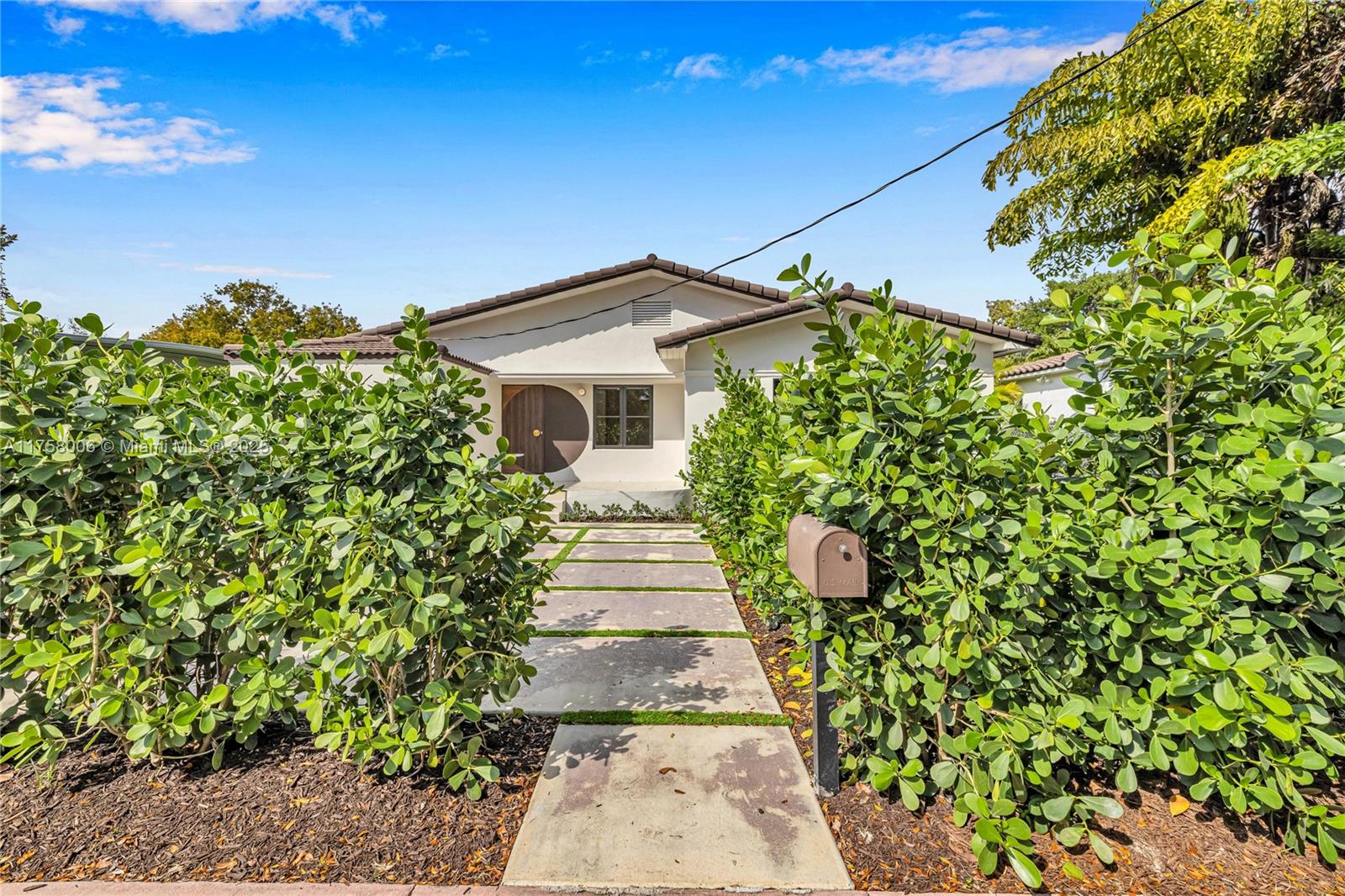 1323 Cleveland Rd Miami Beach, FL 33141