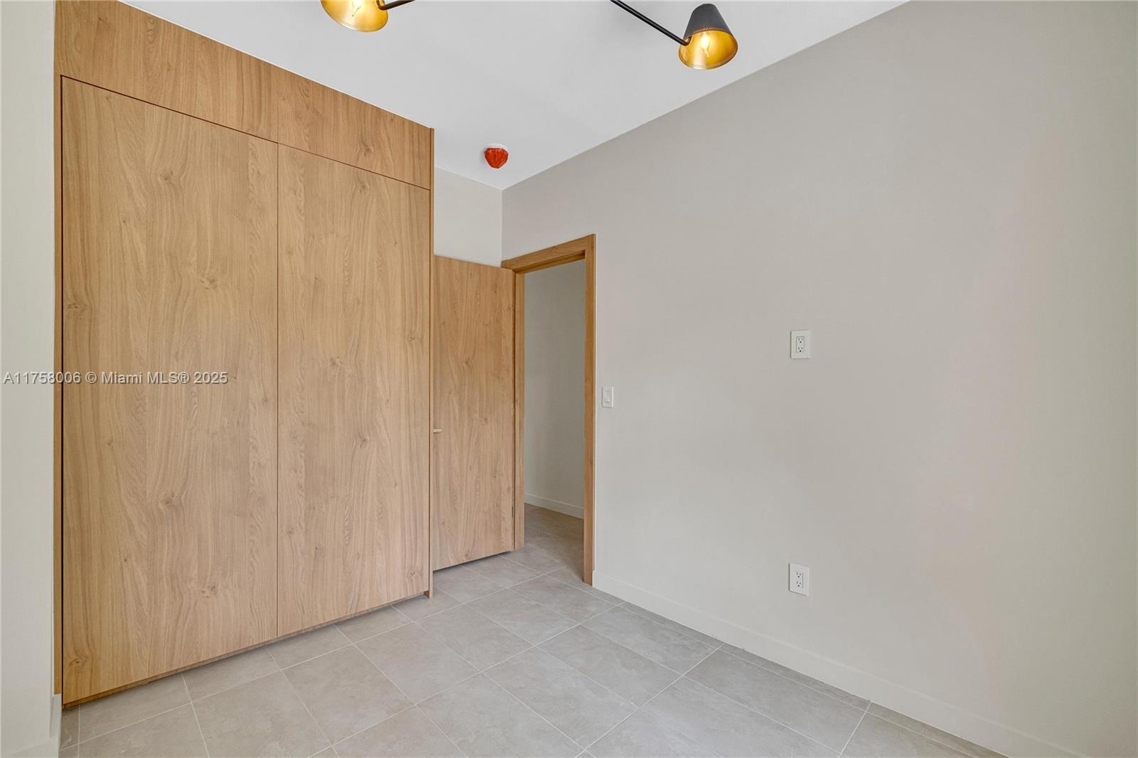 1323 Cleveland Rd Miami Beach, FL 33141