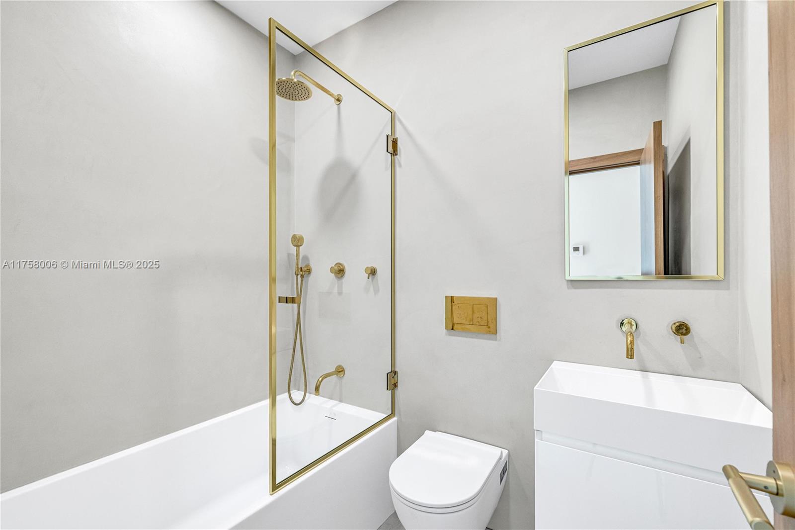 1323 Cleveland Rd Miami Beach, FL 33141