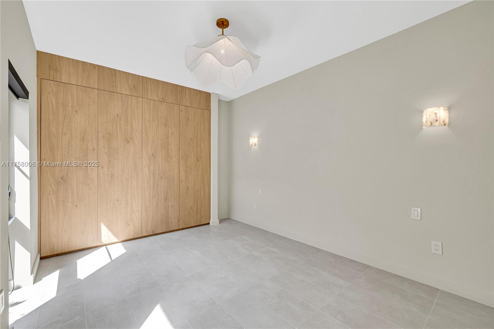 1323 Cleveland Rd Miami Beach, FL 33141