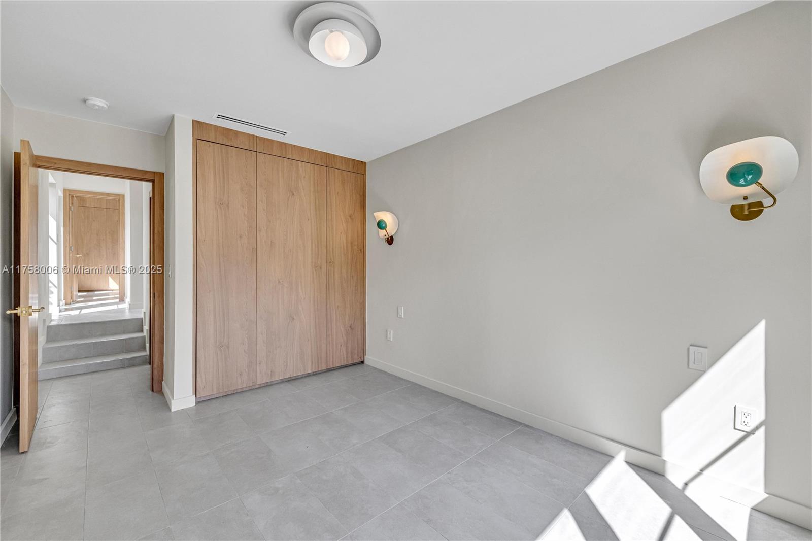 1323 Cleveland Rd Miami Beach, FL 33141