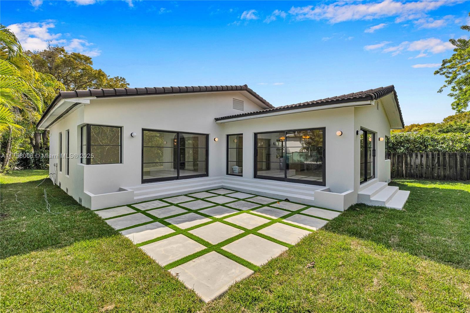 1323 Cleveland Rd Miami Beach, FL 33141