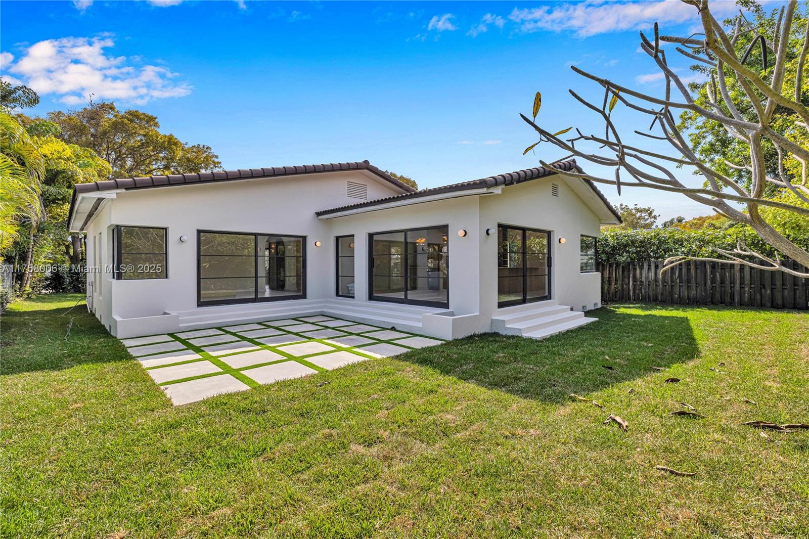 1323 Cleveland Rd Miami Beach, FL 33141