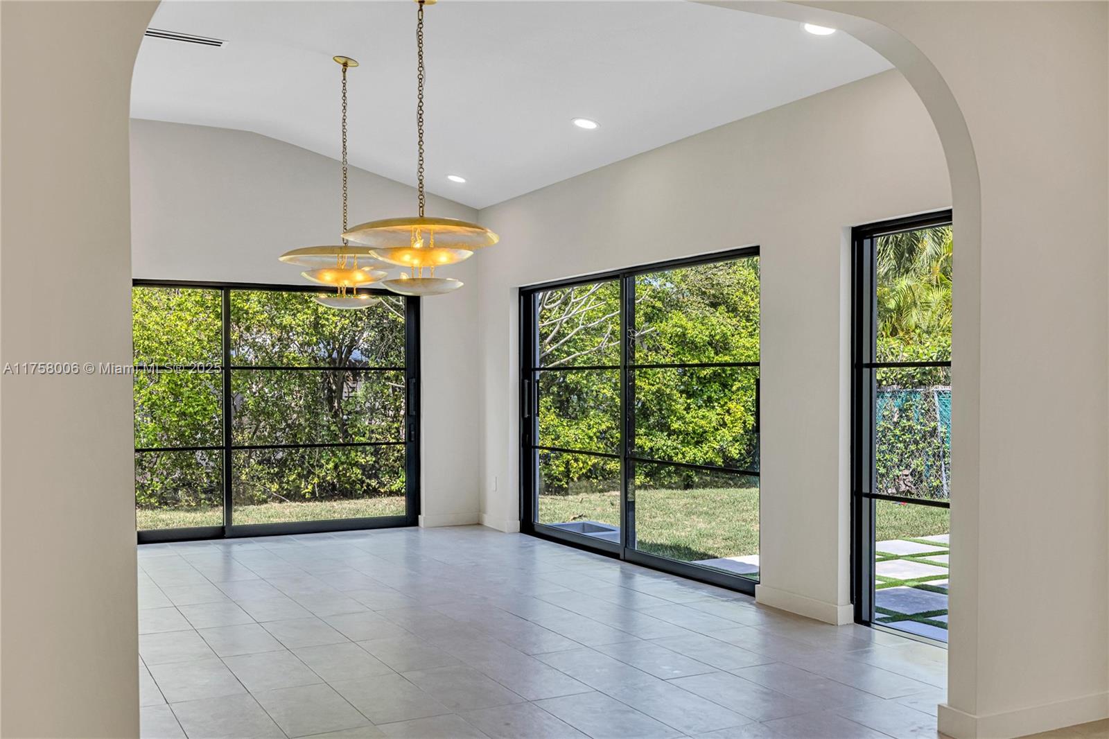 1323 Cleveland Rd Miami Beach, FL 33141