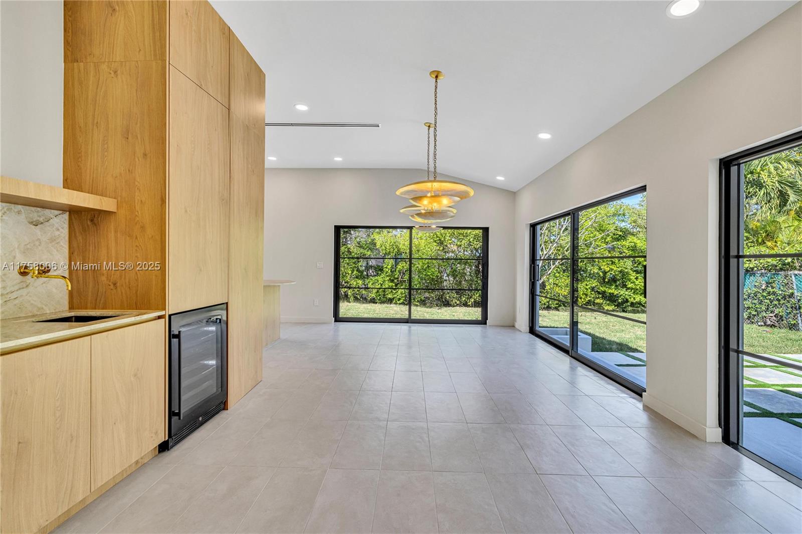 1323 Cleveland Rd Miami Beach, FL 33141