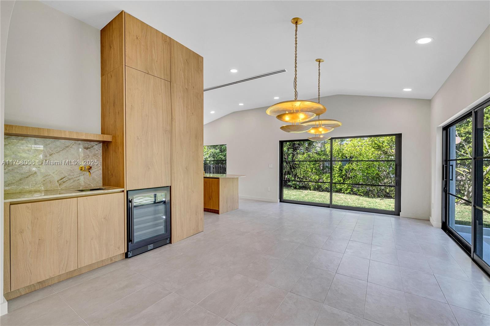 1323 Cleveland Rd Miami Beach, FL 33141