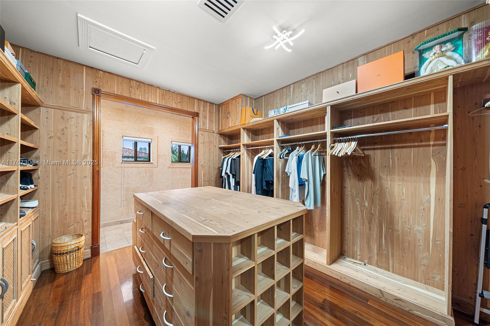 3400 NE 164th St North Miami Beach, FL 33160