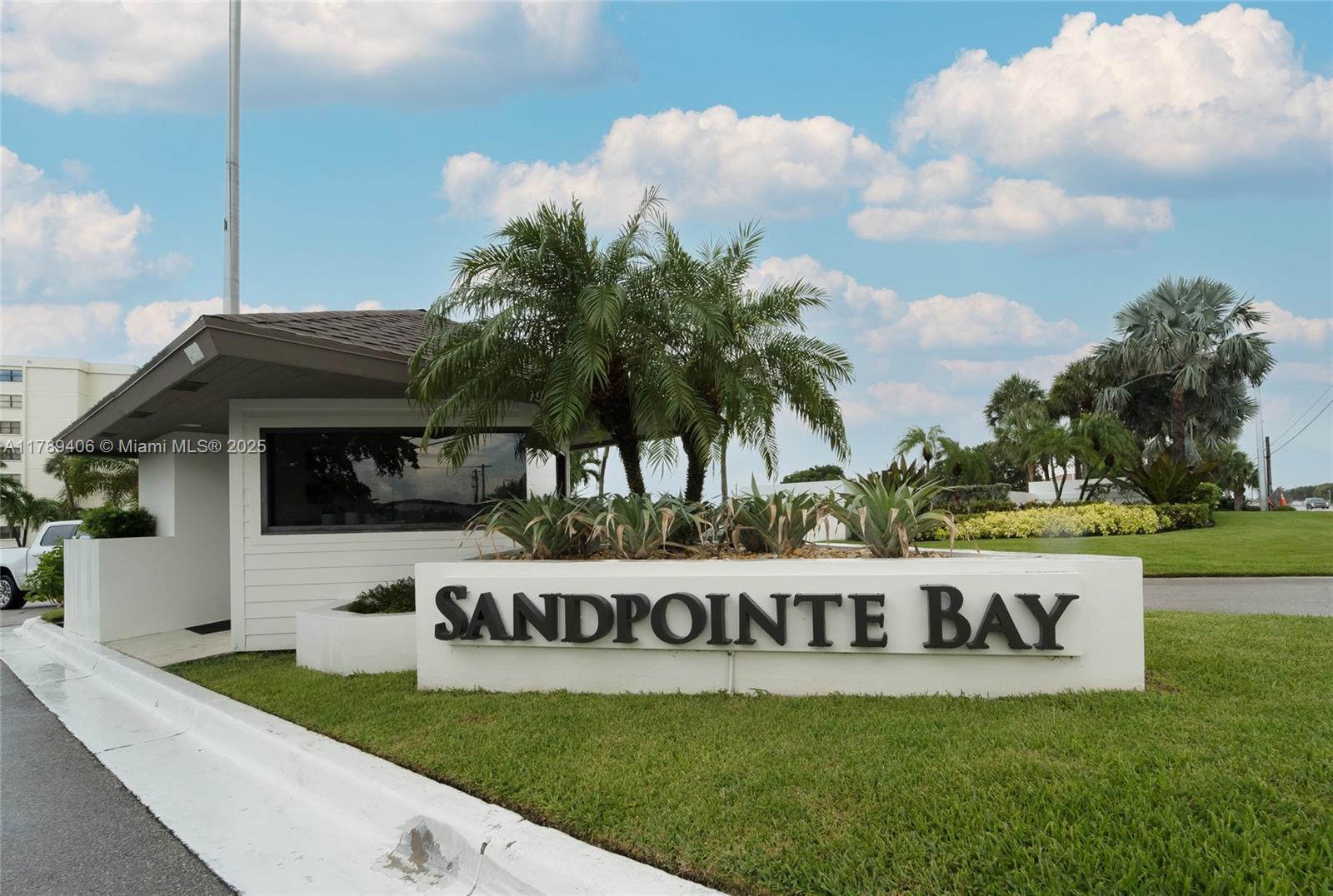19800 Sandpointe Bay Dr #506 Tequesta, FL 33469