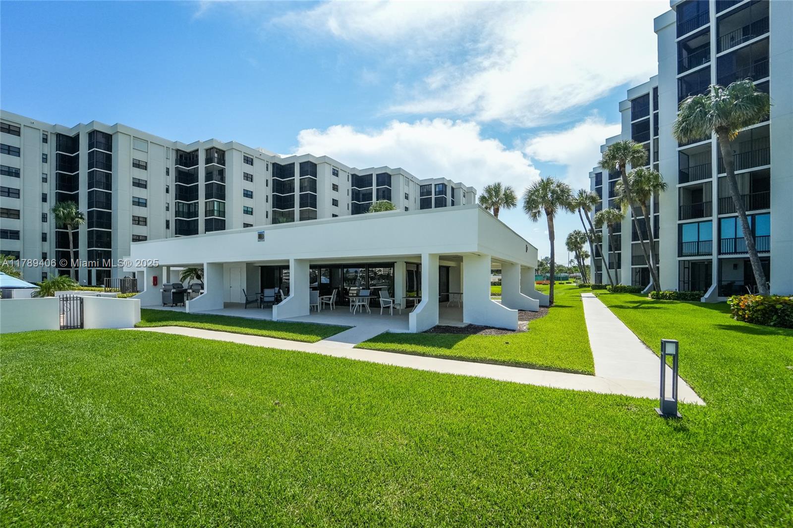 19800 Sandpointe Bay Dr #506 Tequesta, FL 33469