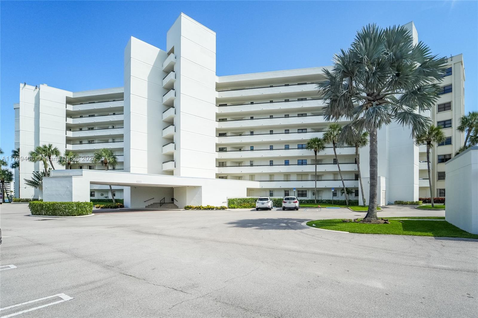 19800 Sandpointe Bay Dr #506 Tequesta, FL 33469