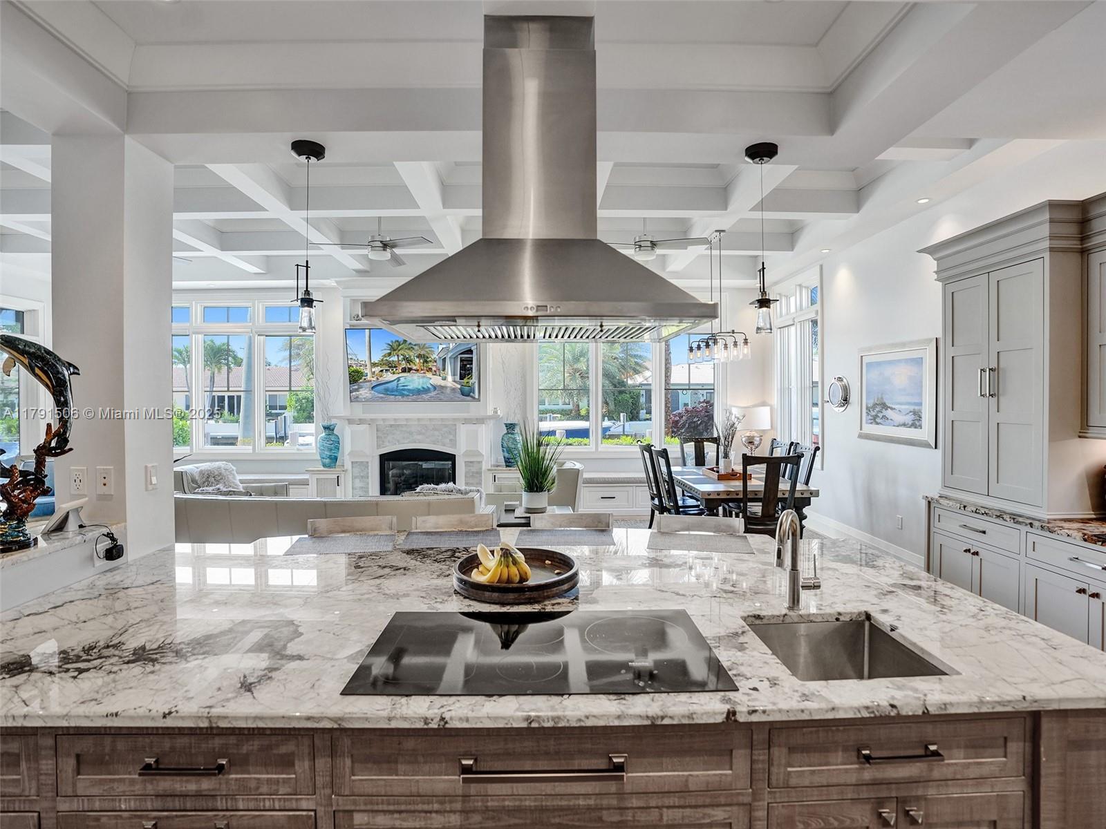 2340 NE 48th St Lighthouse Point, FL 33064