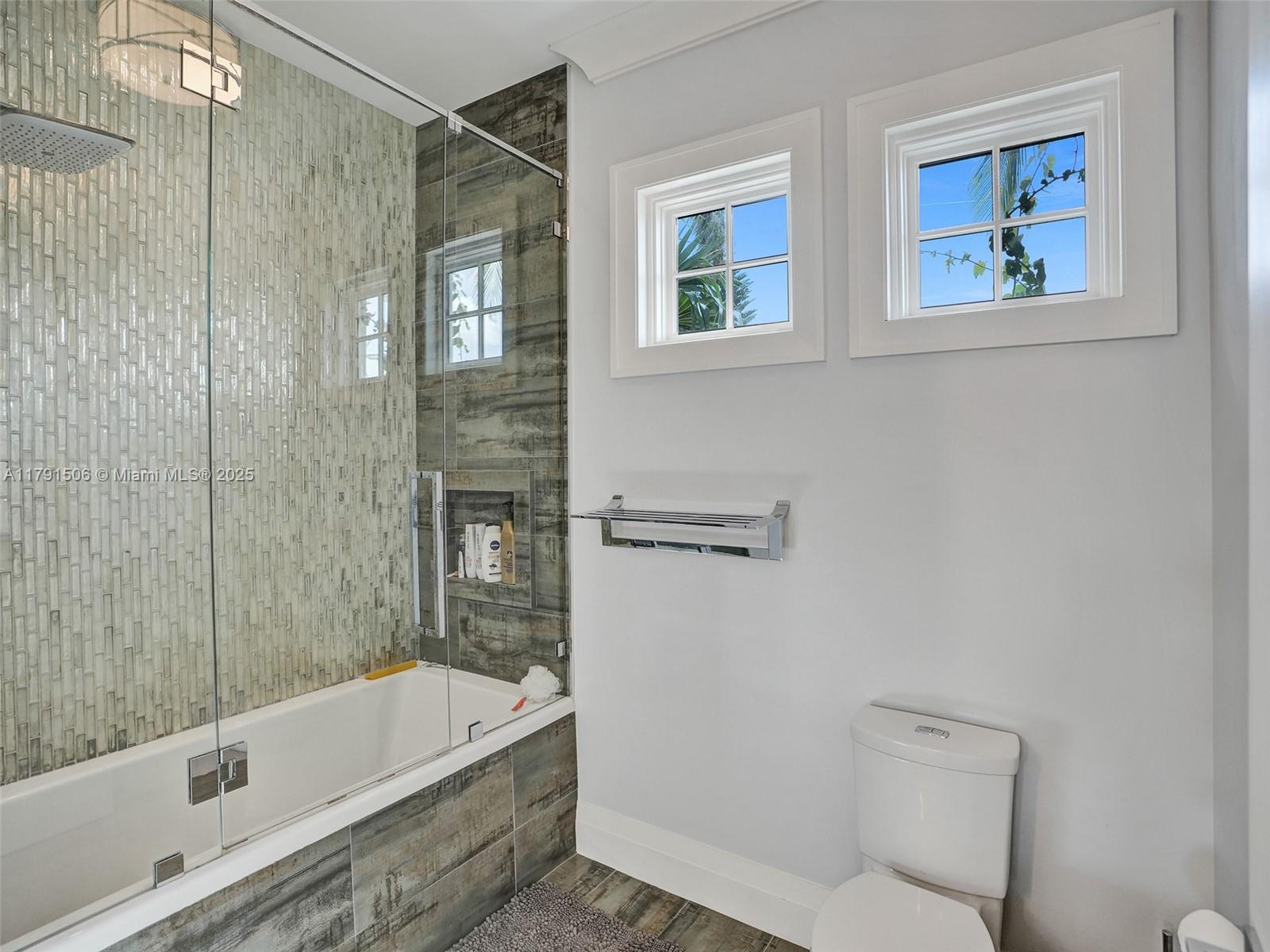 2340 NE 48th St Lighthouse Point, FL 33064