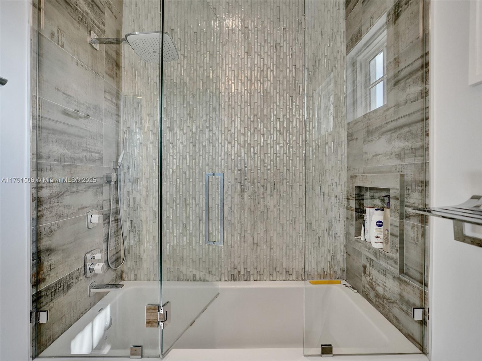 2340 NE 48th St Lighthouse Point, FL 33064