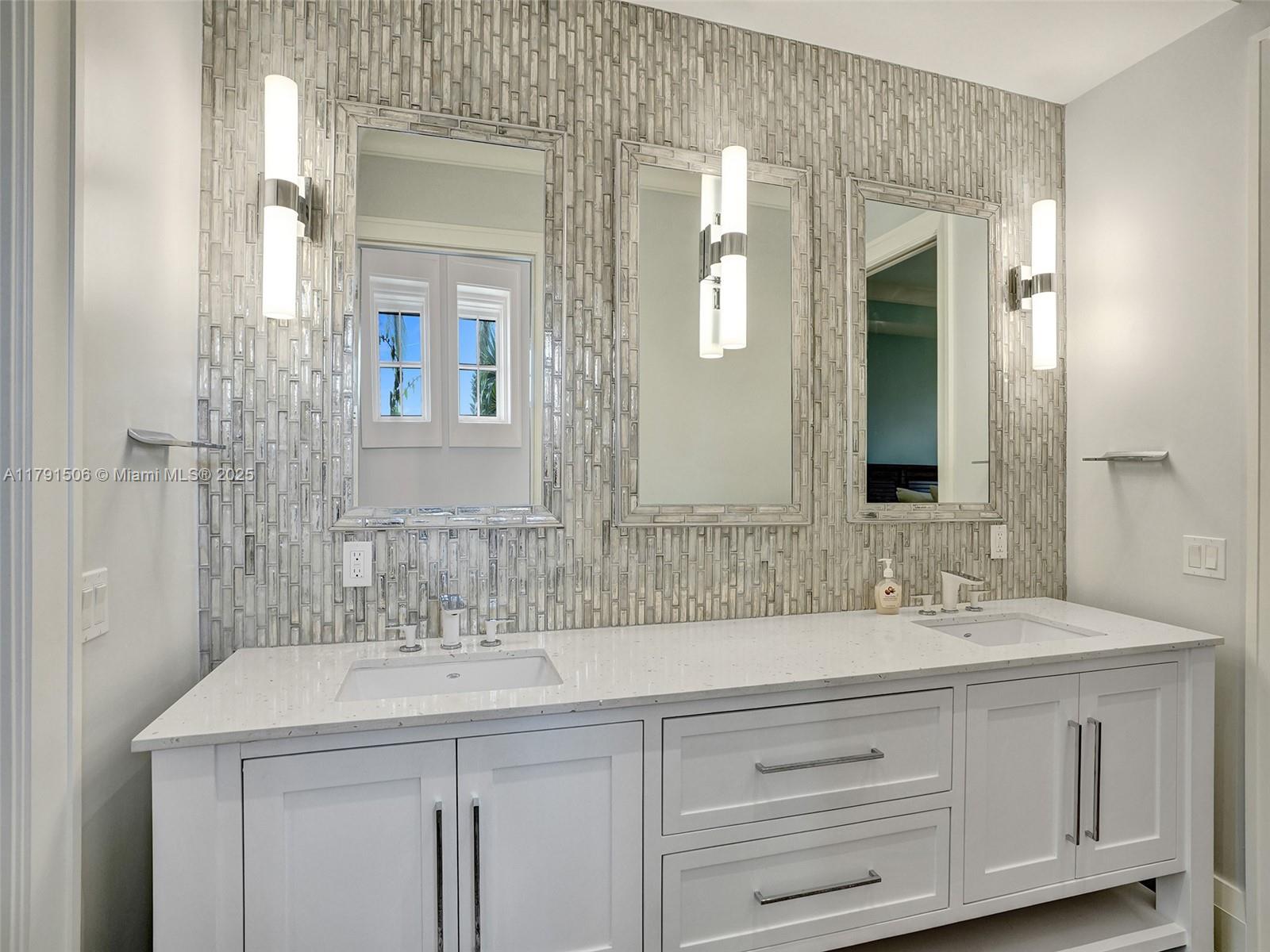 2340 NE 48th St Lighthouse Point, FL 33064