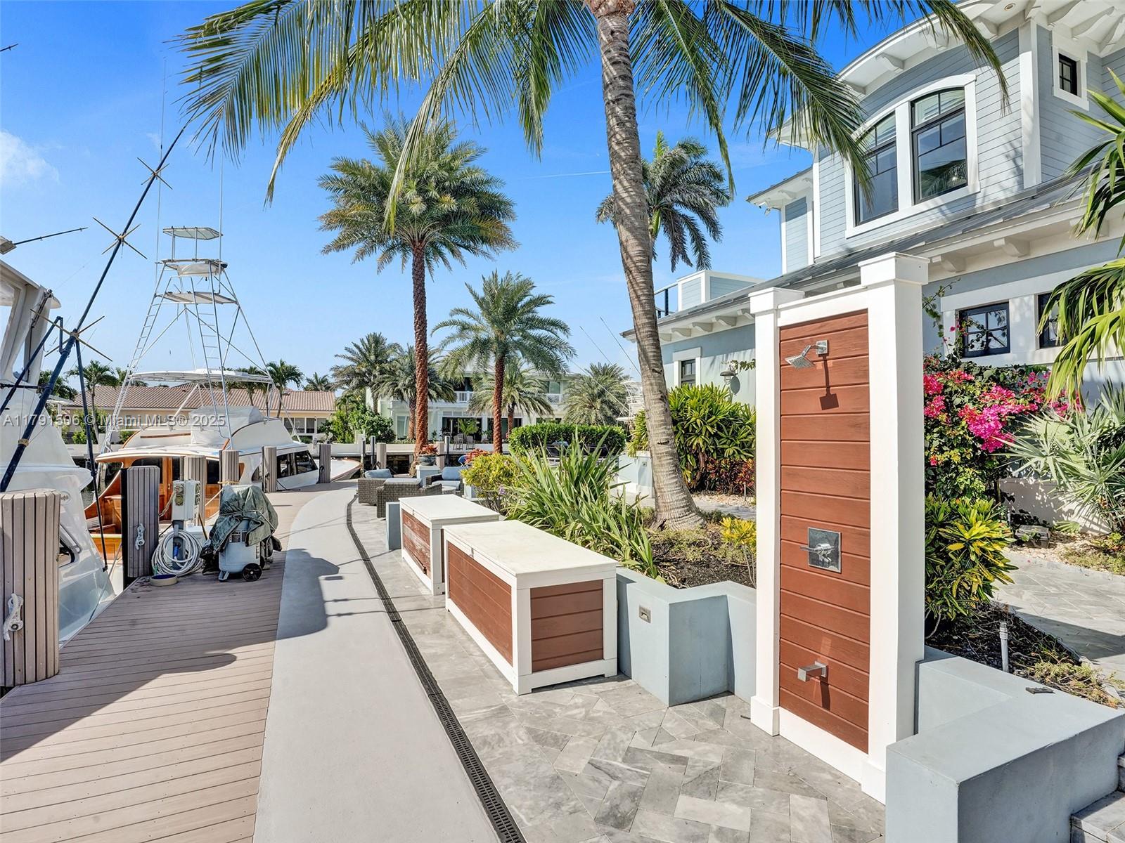 2340 NE 48th St Lighthouse Point, FL 33064