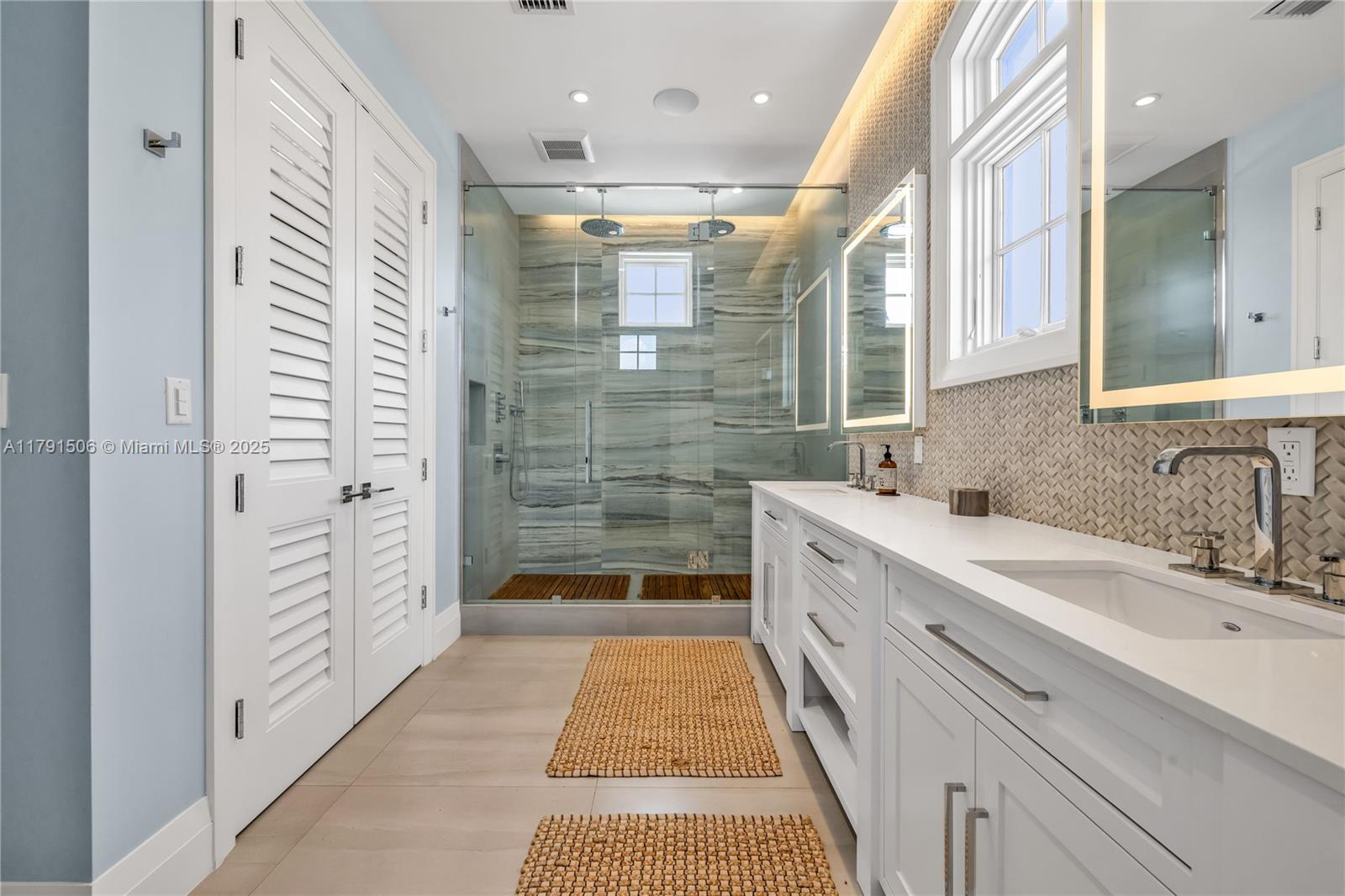 2340 NE 48th St Lighthouse Point, FL 33064