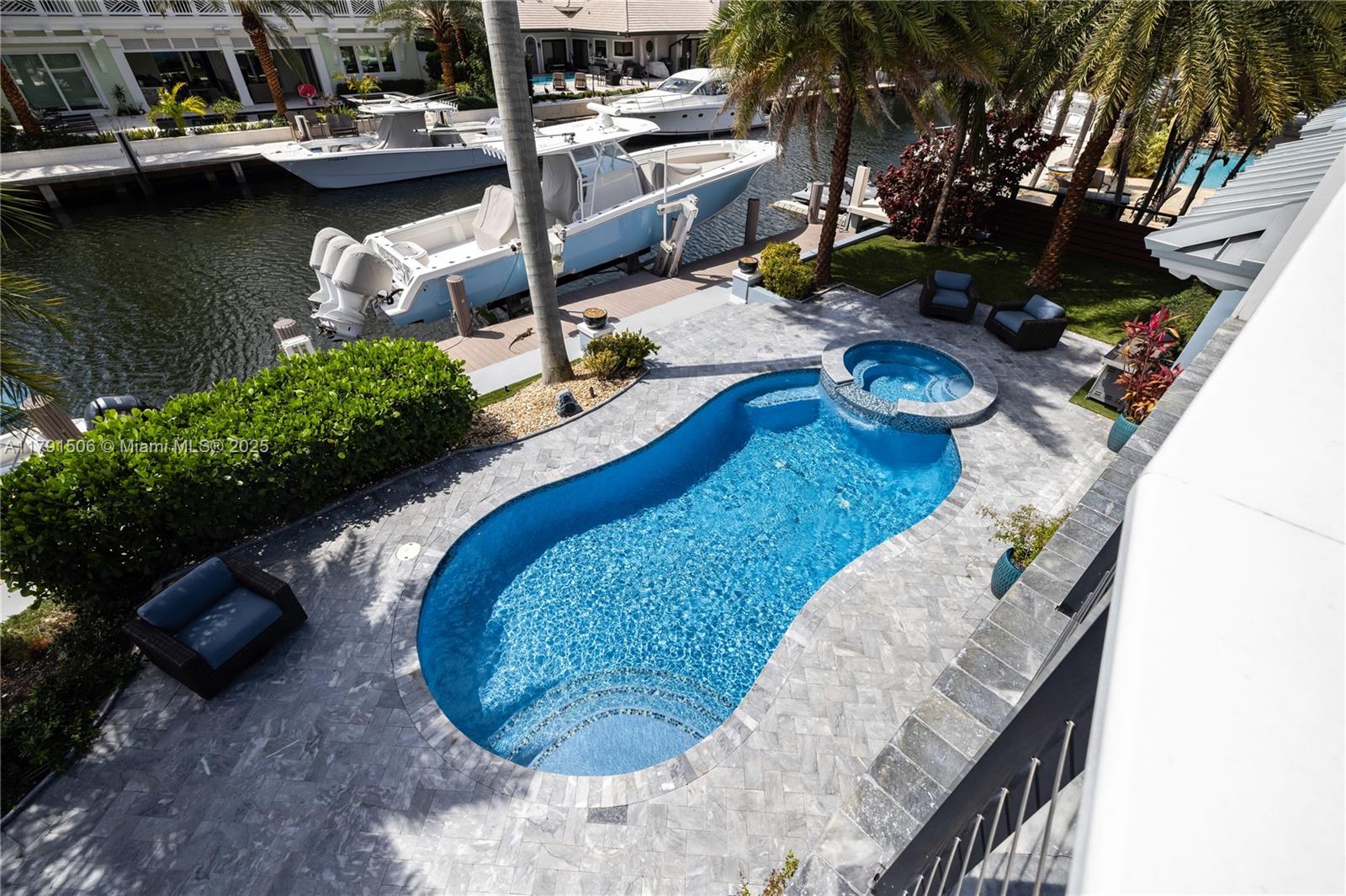 2340 NE 48th St Lighthouse Point, FL 33064