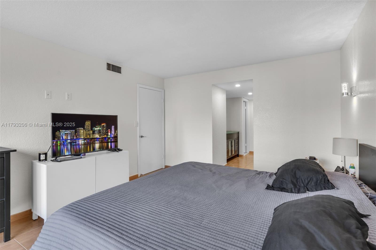 image COSTA BELLA CONDO12