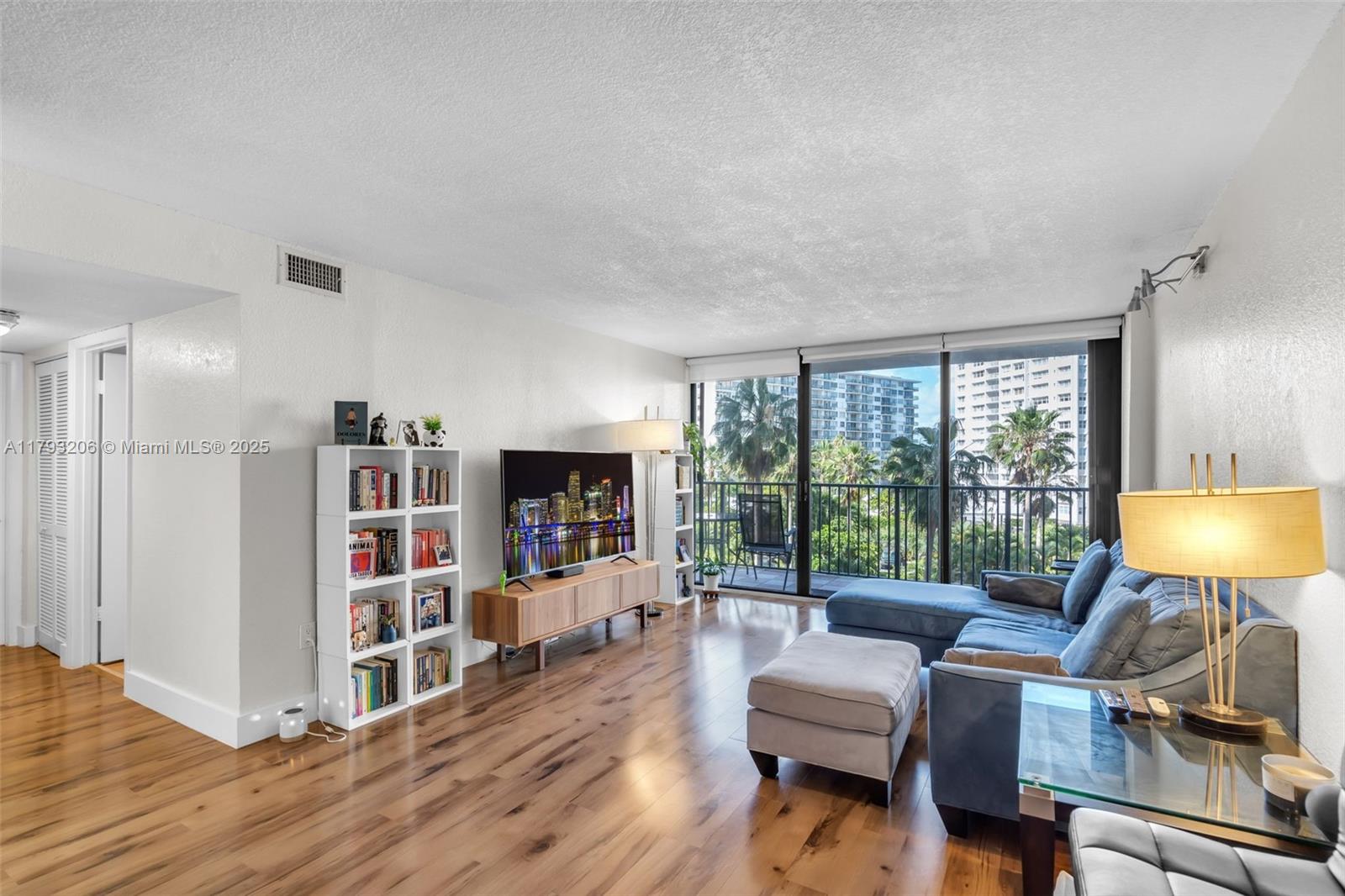 image COSTA BELLA CONDO4