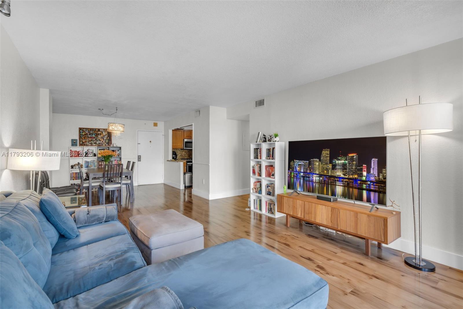 image COSTA BELLA CONDO6