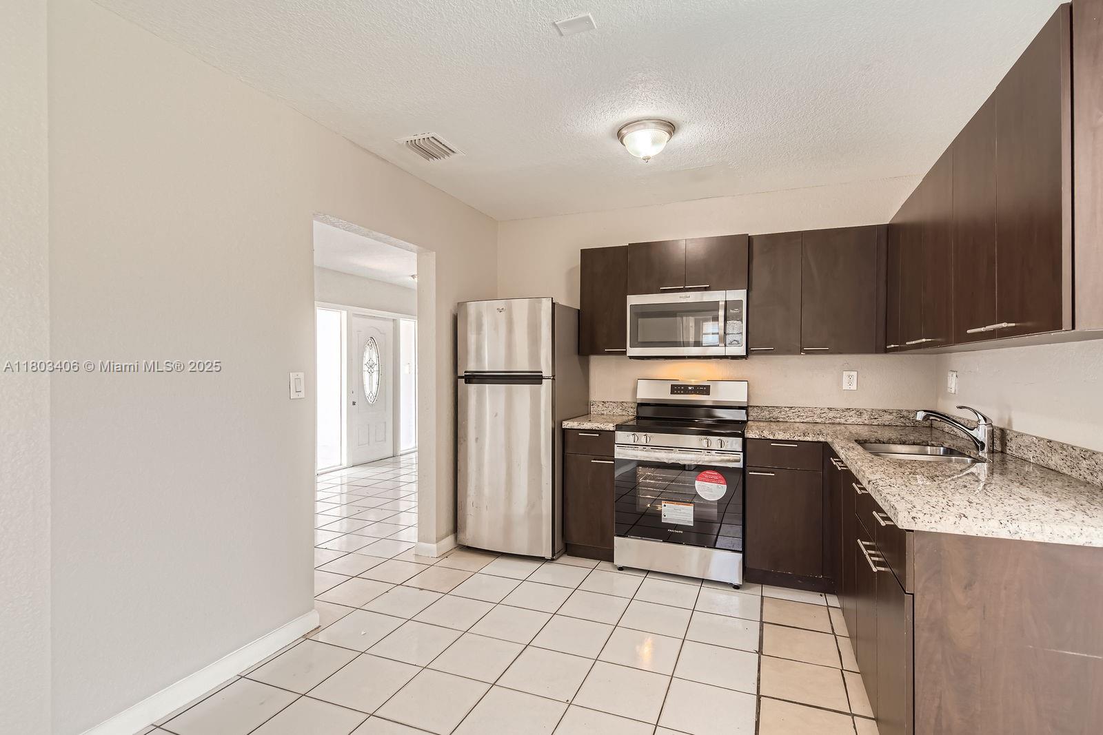 3226 NW 41st St,Lauderdale Lakes, FL 33309
